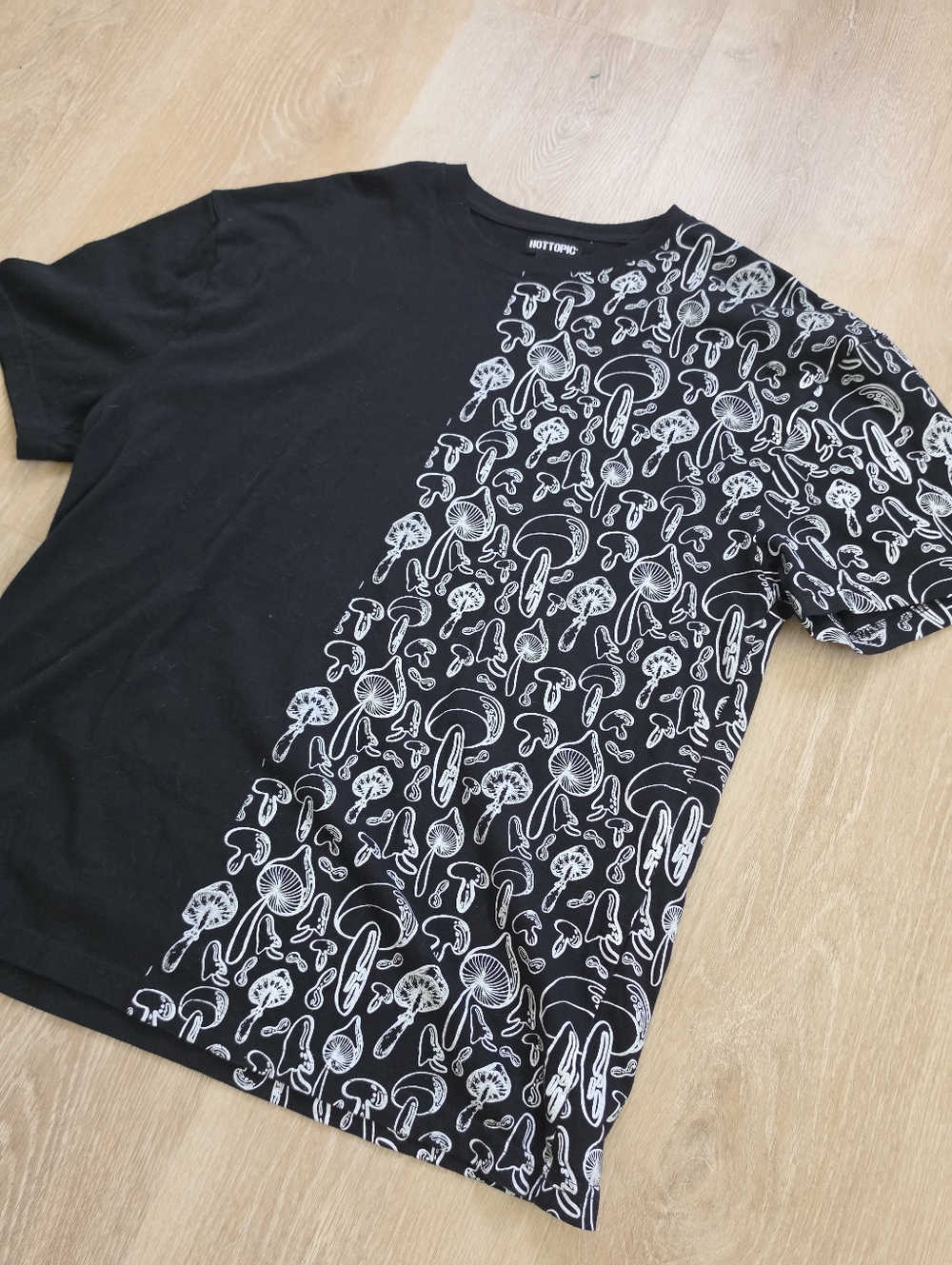 Hot Topic Mushroom Split Shirt Size XL